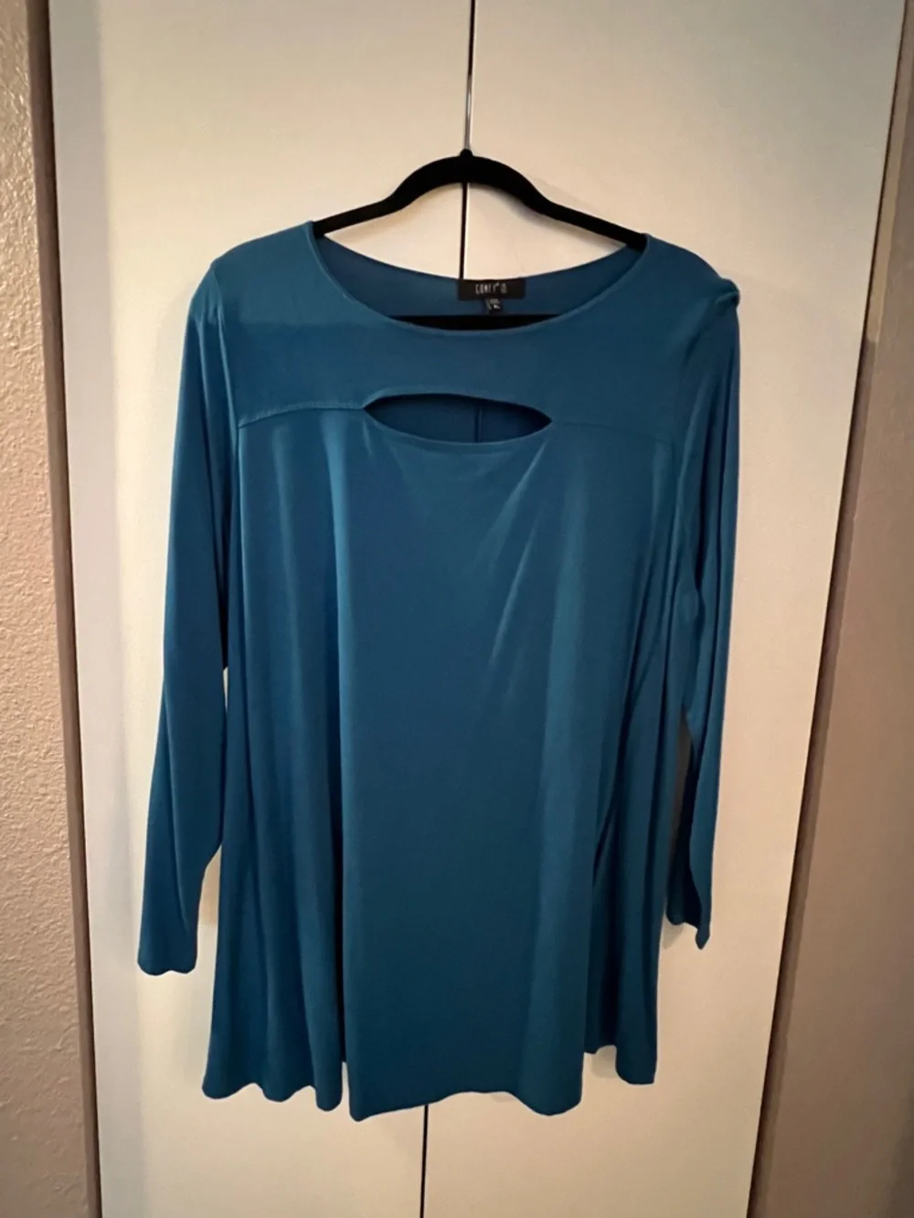 Comfy USA Turquoise blue keyhole Top Sz L / XL - Picture 2 of 6
